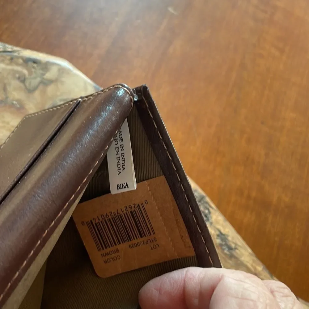 NEW. Levi's Logo Bifold Wallet